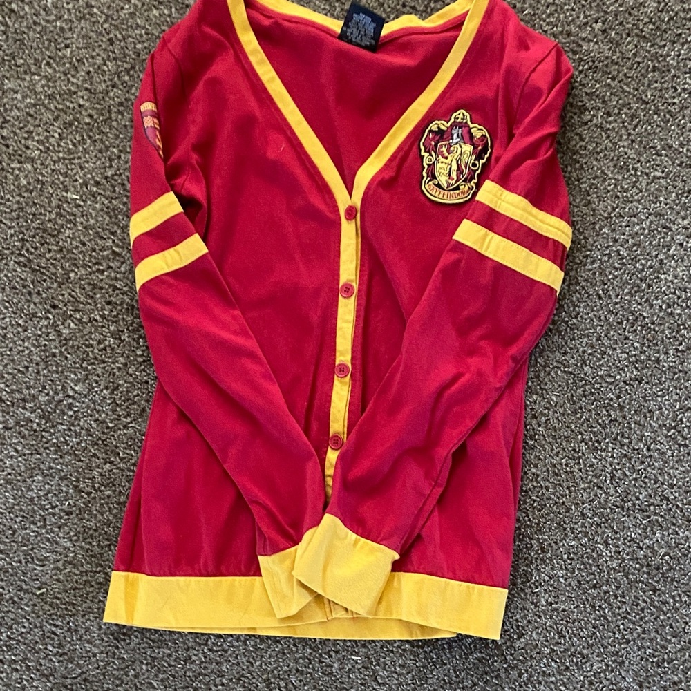 Red and Yellow Gryffindor Crest sweater size large